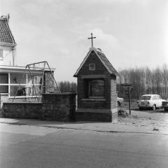 Vijfde statiekapelletje,Hoogstraat Waasmunster