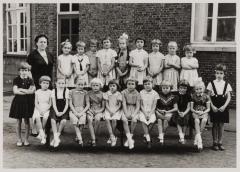 Priester Poppeschool Elversele eerste graad ca. 1960