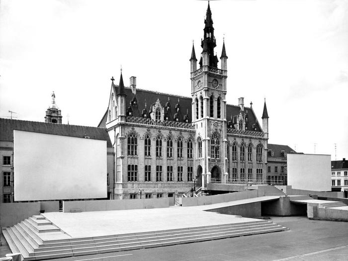 Reynaertspel 1973, zicht podium stadhuis