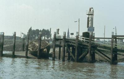 Het havenhoofd en de steiger van Doel