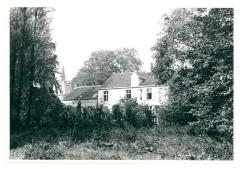 Achteraanzicht van het Kallose oud-schoolgebouw