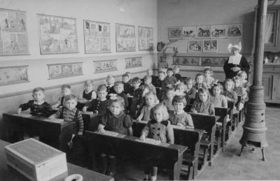 Vrije basisschool kleuterklas 1943