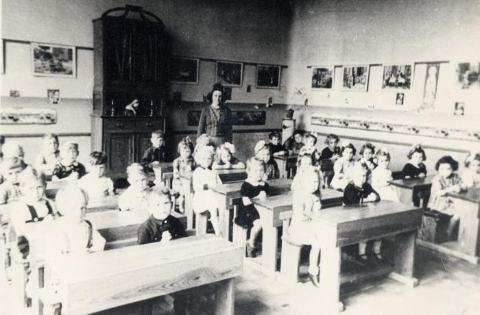 Vrije basisschool kleuterklas 1944