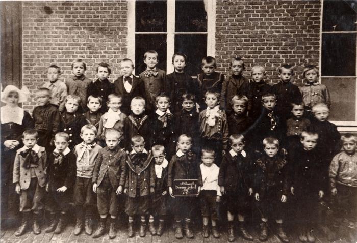 Vrije basisschool kleuterklas 1904