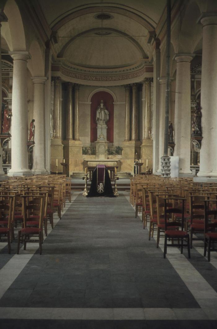 Interieur van Sint-Corneliuskerk in Meerdonk