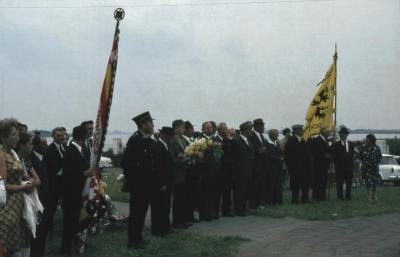 Bloemenhulde aan het Brits monument