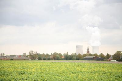 Kerk en koeltorens