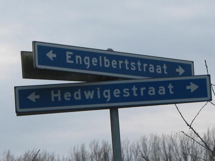 Straatnaamborden Engelbertstraat en Hedwigestraat