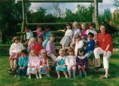 Klasfoto Stedelijke Basisschool Spoele met juf Ann Delbruyère