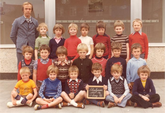 Klasfoto Gemeenteschool Waasmunster in 1975-76  