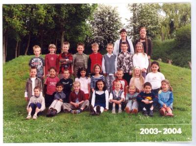 Klasfoto Stedelijke Basisschool Spoele, 2003-2004