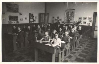 Oude klasfoto Stedelijke Basisschool Spoele