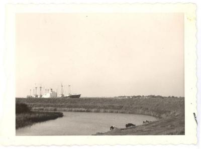 Schip bij fort Liefkenshoek