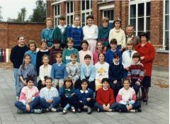 Klasfoto juffrouw Bea Van Mele meisjesschool Sinaai 1986 - 1987