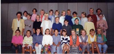 Klasfoto juffrouw Bea Van Mele meisjesschool Sinaai 1994 - 1995