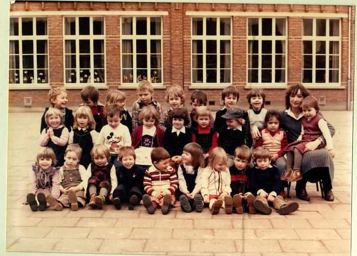 Klasfoto juffrouw Meul kleuters Sinaai 1980 - 1981