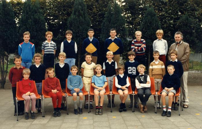 Klasfoto meester Etienne De Meester jongens Sinaai 1983 - 1984