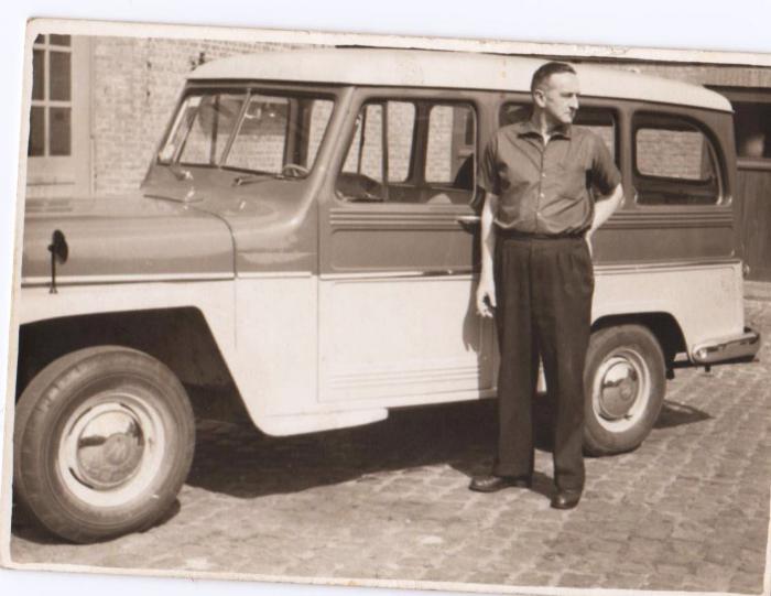 Prosper Van Brande met jeep