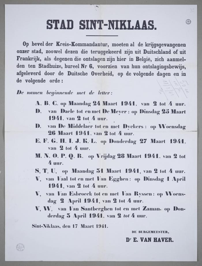 Op bevel van de Kreiskommandatuur moeten al de krijgsgevangenen zich melden op het Stadhuis.
