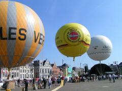 Vredefeesten  2005 : gasballons op de Grote Markt